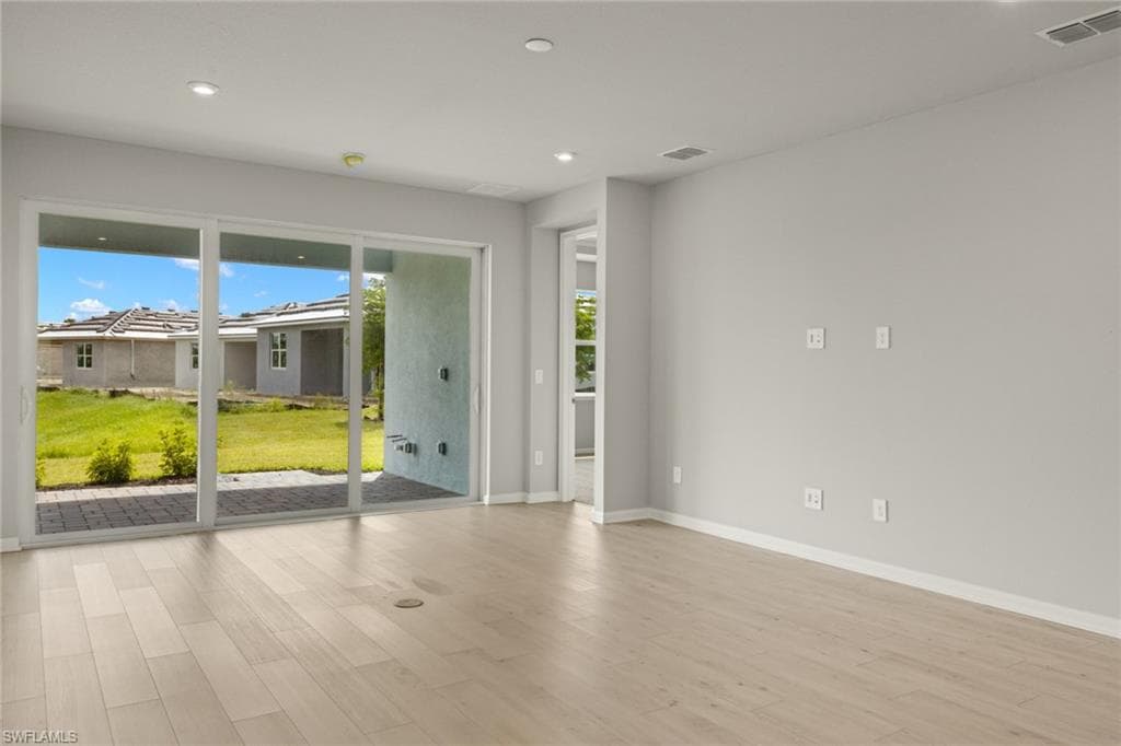 1553 Panoramic Vista AVE-16