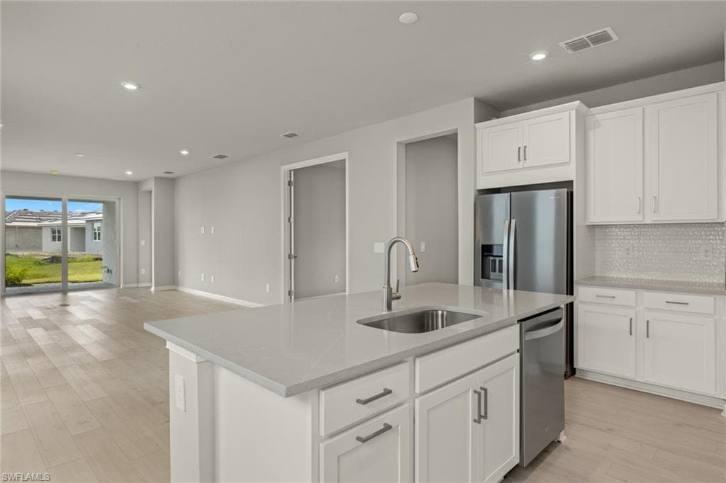 1553 Panoramic Vista AVE-13