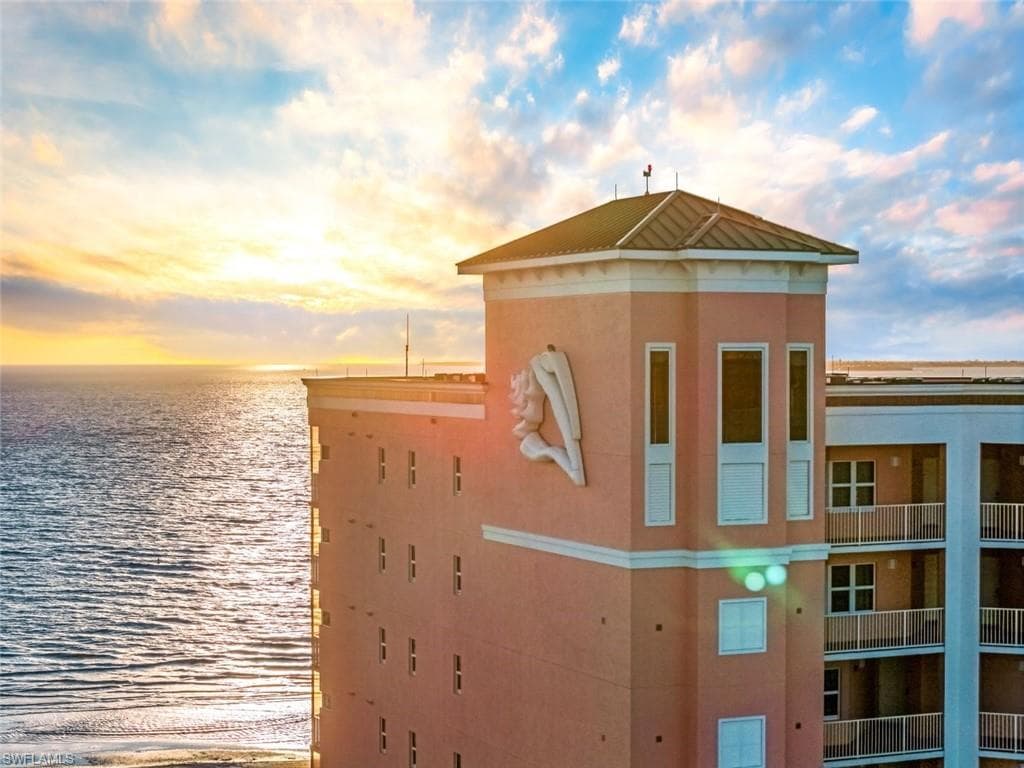 200 Estero BLVD 207-28
