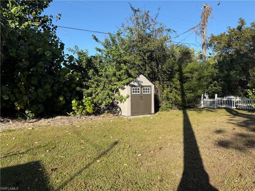 2855 Van Buren AVE, NAPLES FL 34112-14