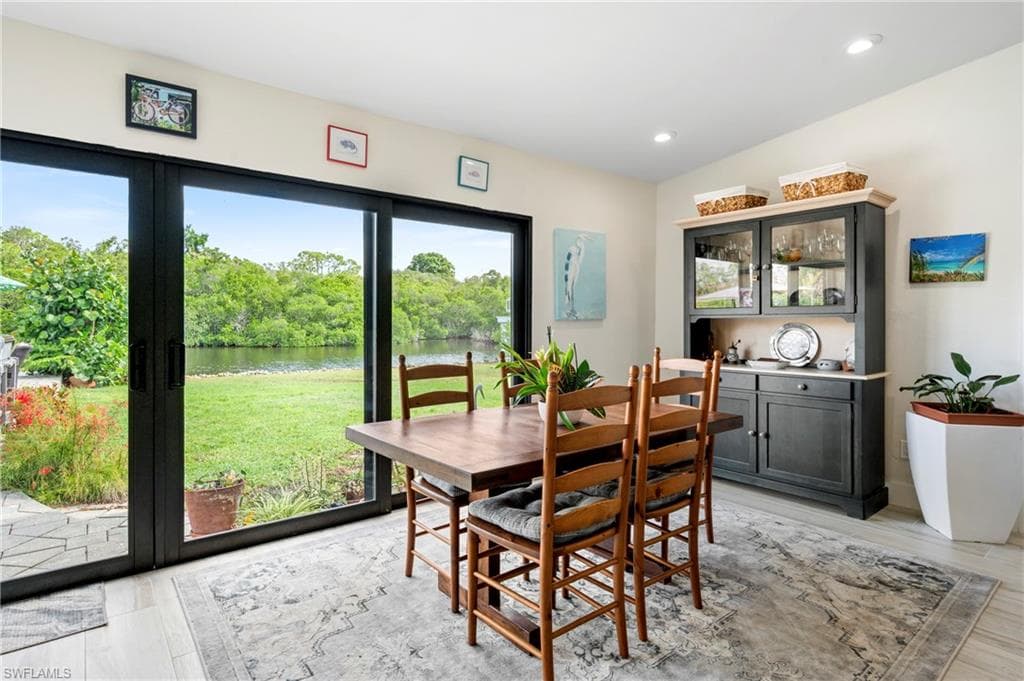 2271 Harbor RD, NAPLES FL 34104-22