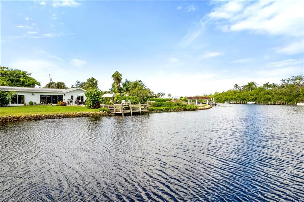 2271 Harbor RD, NAPLES FL 34104-11