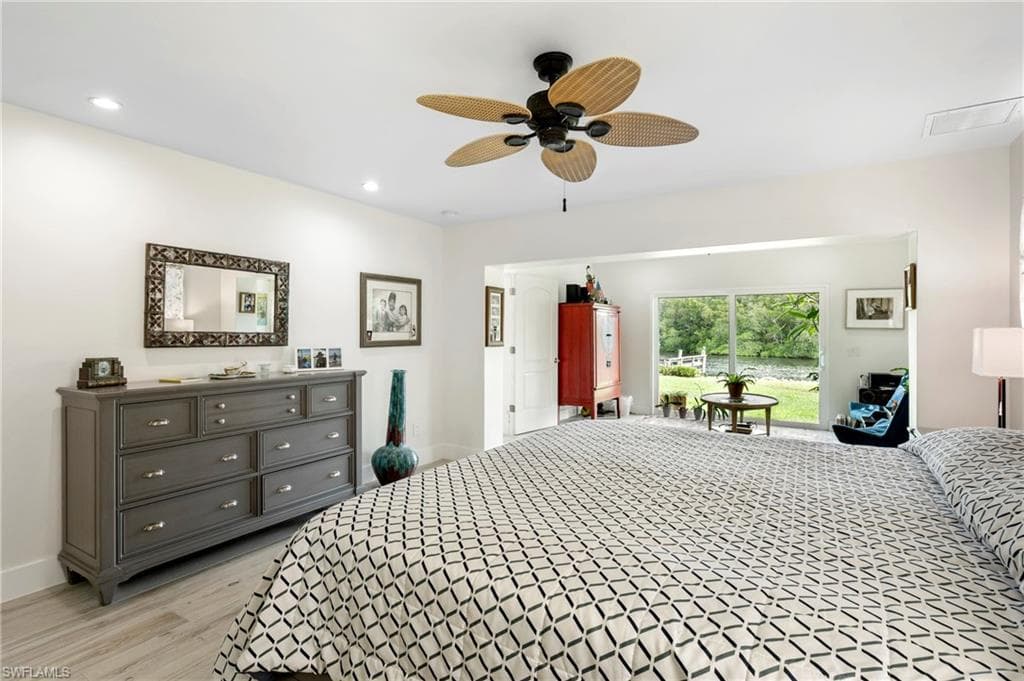 2271 Harbor RD, NAPLES FL 34104-25