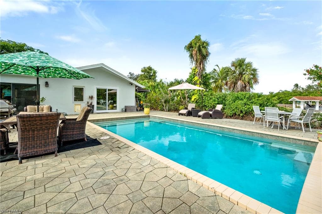 2271 Harbor RD, NAPLES FL 34104-35