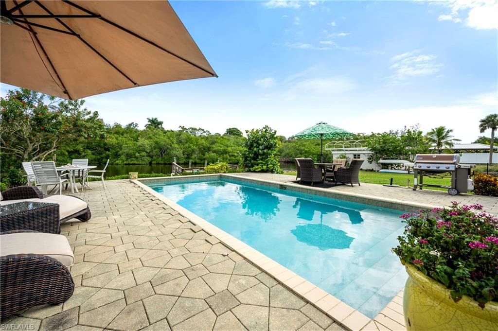 2271 Harbor RD, NAPLES FL 34104-33