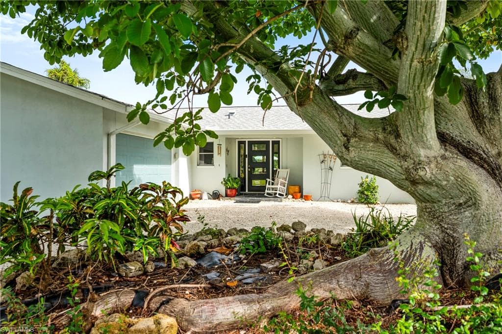 2271 Harbor RD, NAPLES FL 34104-13