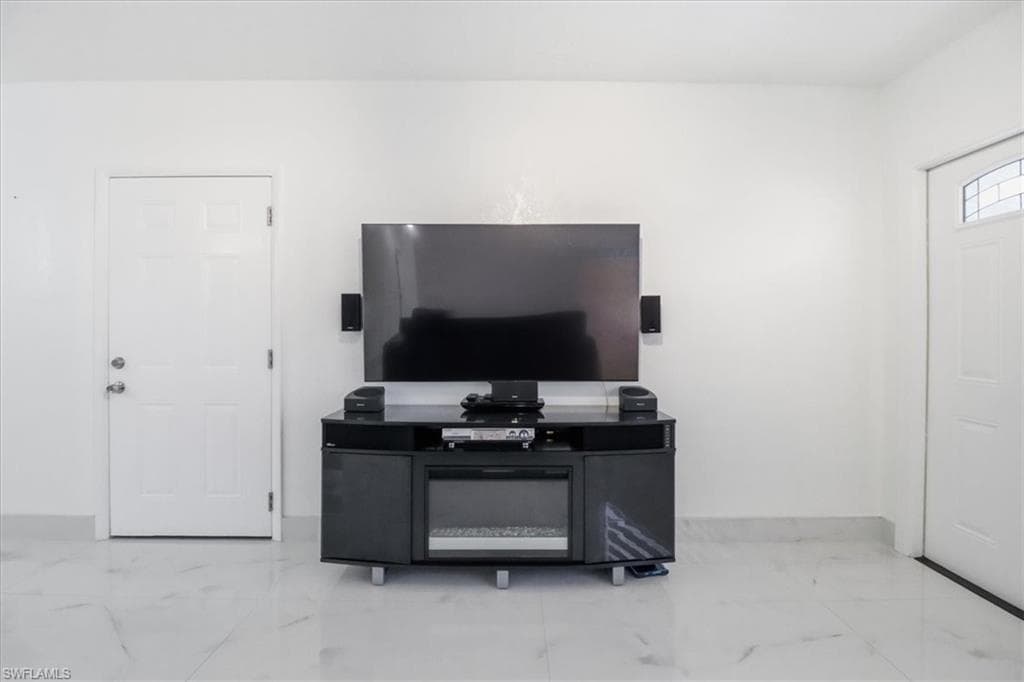 6800 SW 28th AVE, MIAMI FL 33147-9