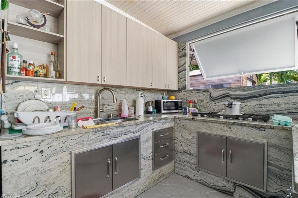 6800 SW 28th AVE, MIAMI FL 33147-32