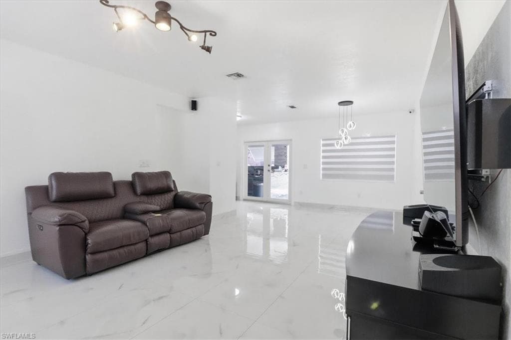 6800 SW 28th AVE, MIAMI FL 33147-7