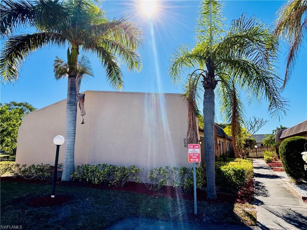 9303 Lennox LN, FORT MYERS FL 33919-18