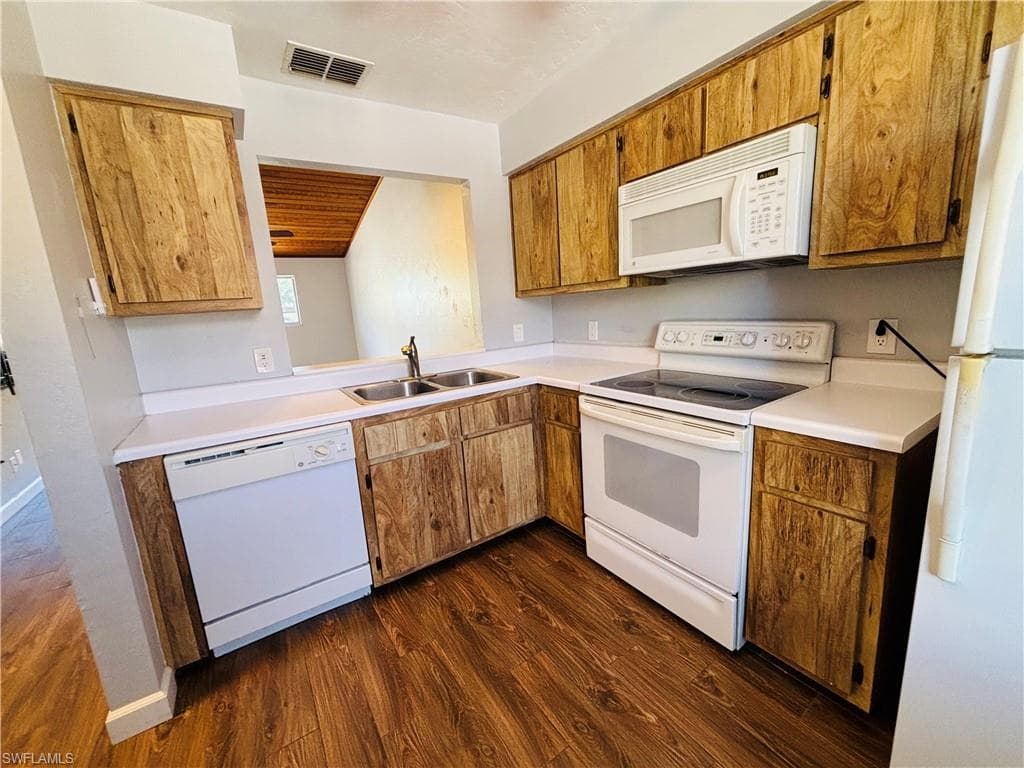 9303 Lennox LN, FORT MYERS FL 33919-3