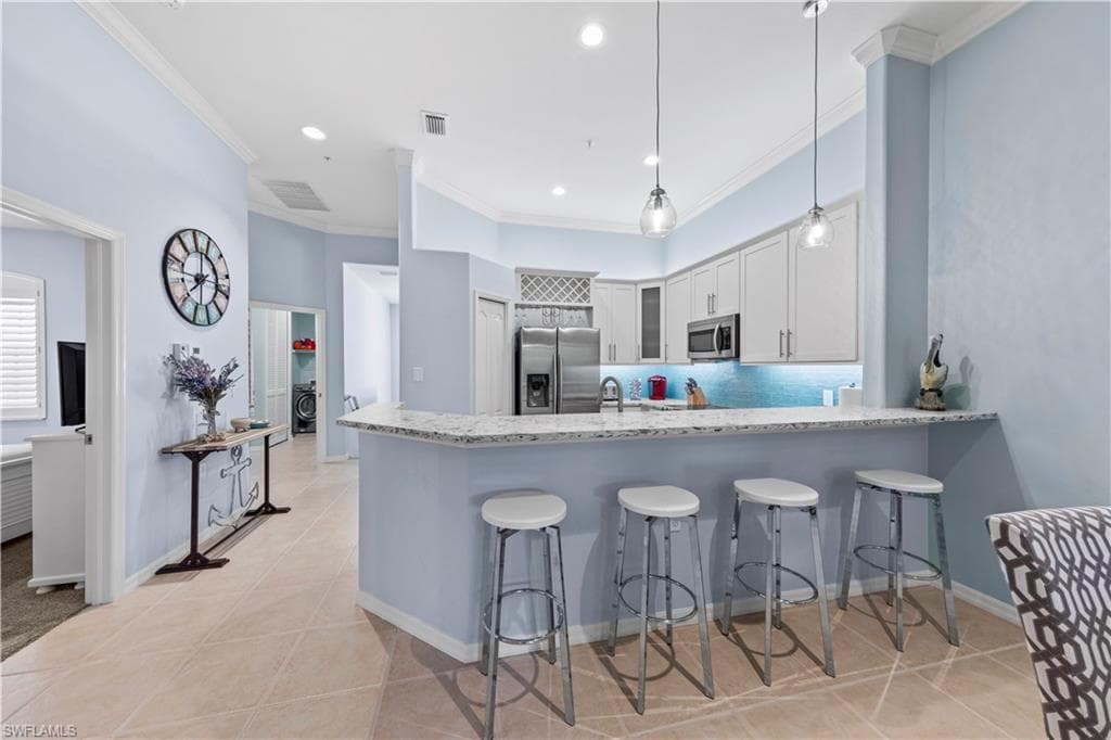 1285 Sweetwater CV # 2106, NAPLES FL 34110-5