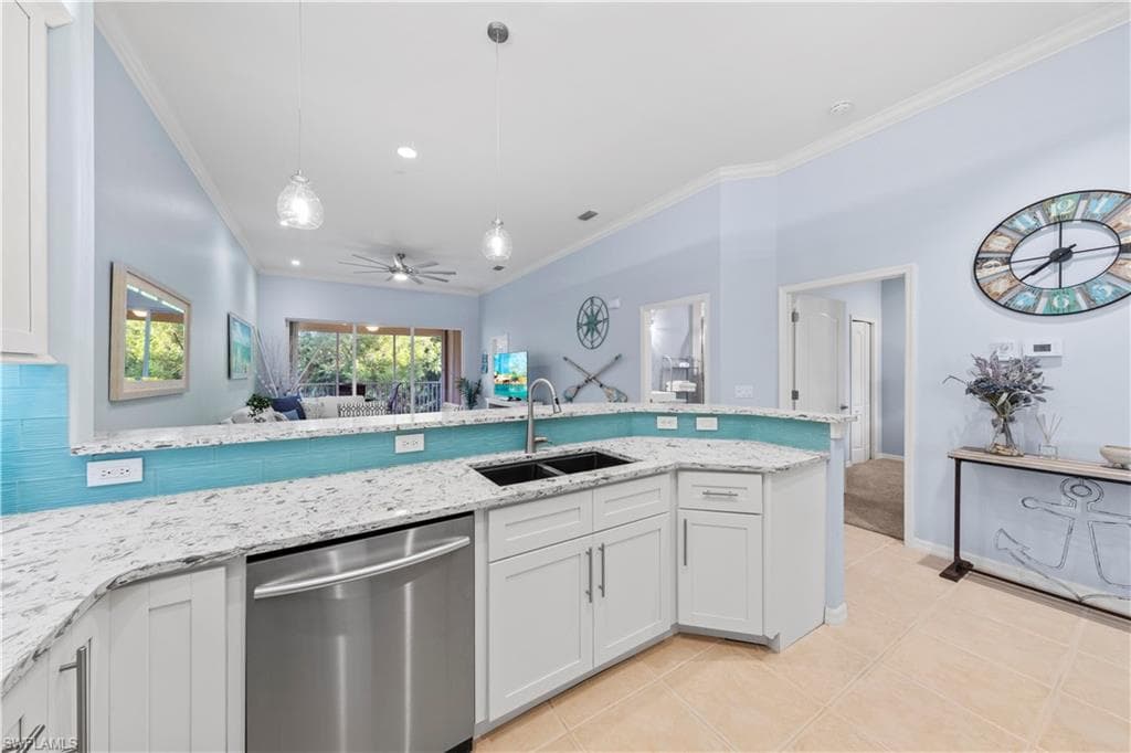 1285 Sweetwater CV # 2106, NAPLES FL 34110-6