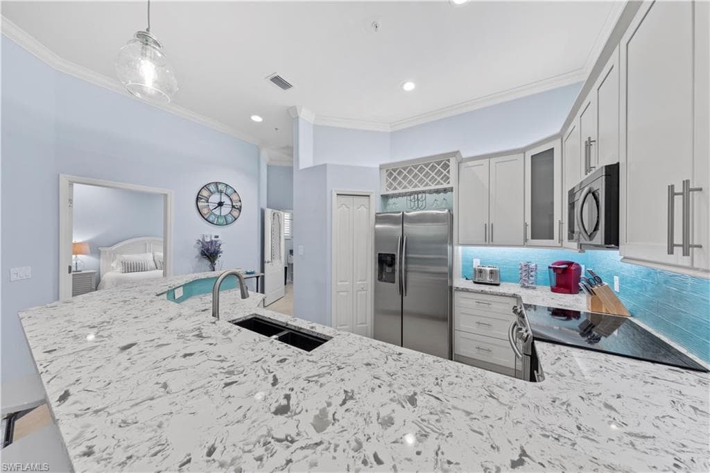 1285 Sweetwater CV # 2106, NAPLES FL 34110-4