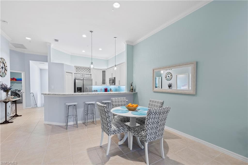 1285 Sweetwater CV # 2106, NAPLES FL 34110-8