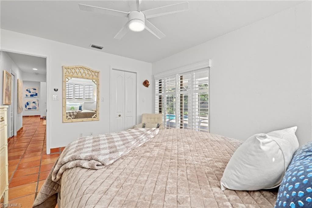 2419 Pine Woods CIR # 11, NAPLES FL 34105-26