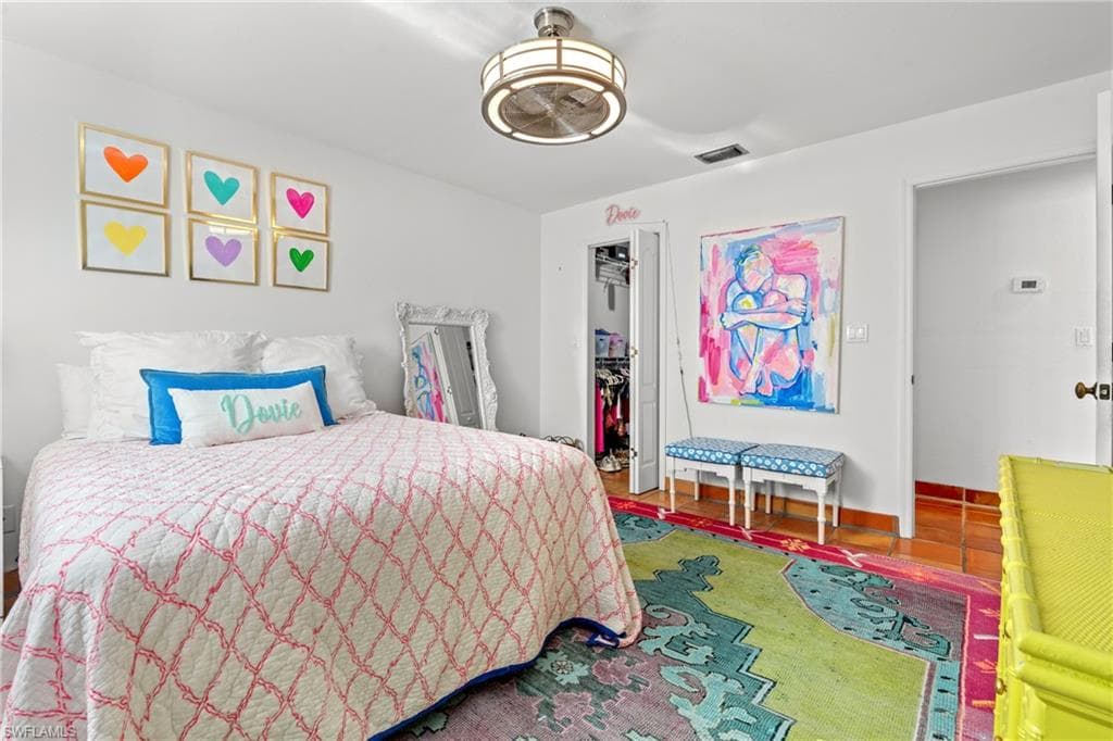 2419 Pine Woods CIR # 11, NAPLES FL 34105-23