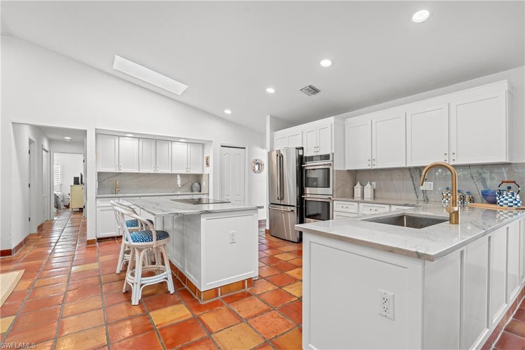 2419 Pine Woods CIR # 11, NAPLES FL 34105-14