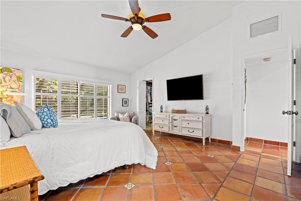 2419 Pine Woods CIR # 11, NAPLES FL 34105-20