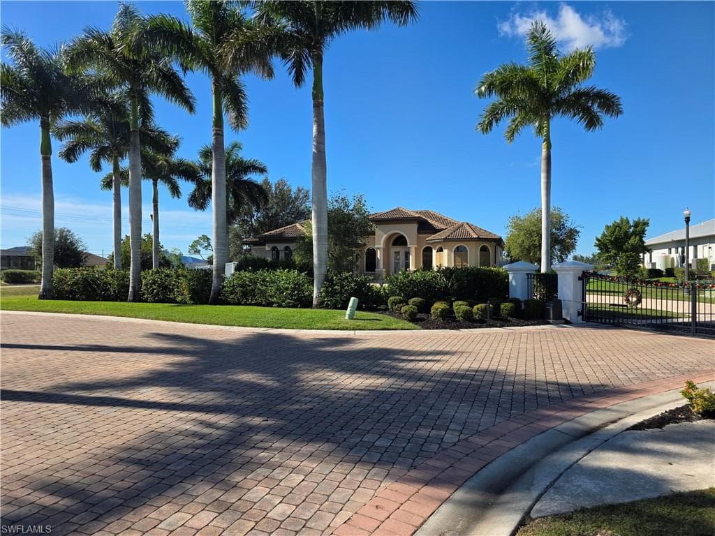 2406 Kismet Lakes LN, CAPE CORAL FL 33993-2