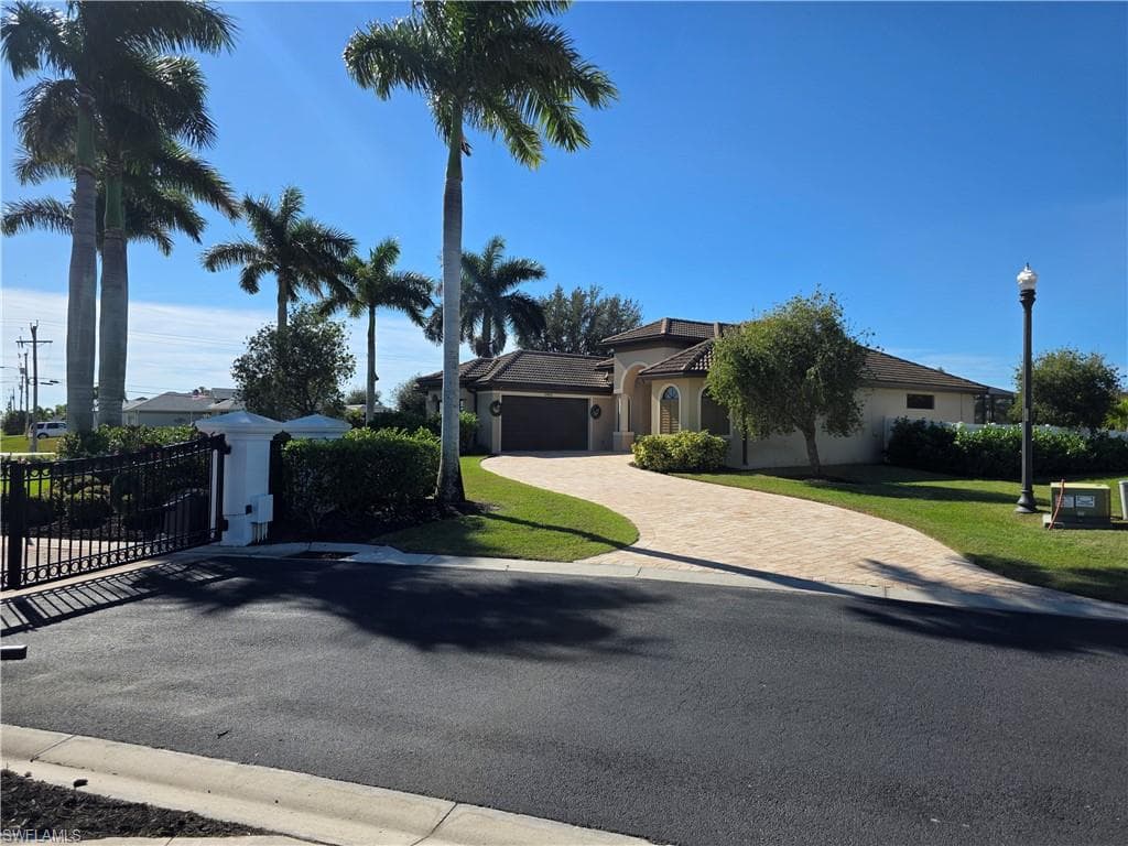 2406 Kismet Lakes LN, CAPE CORAL FL 33993-4
