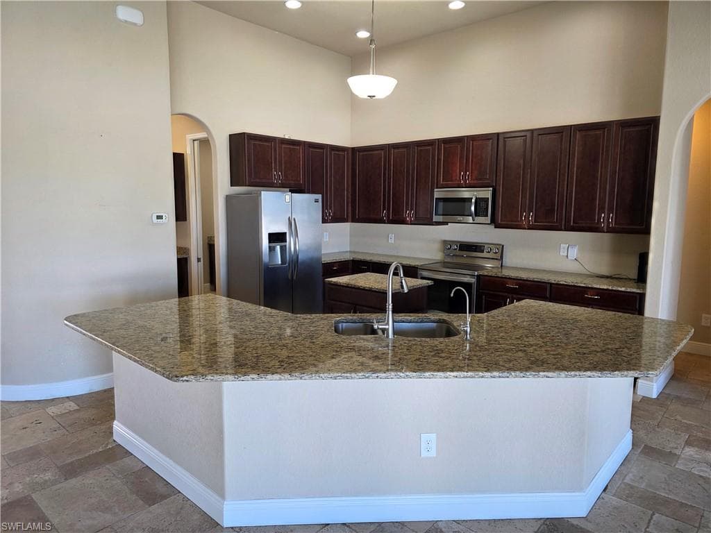 2406 Kismet Lakes LN, CAPE CORAL FL 33993-8