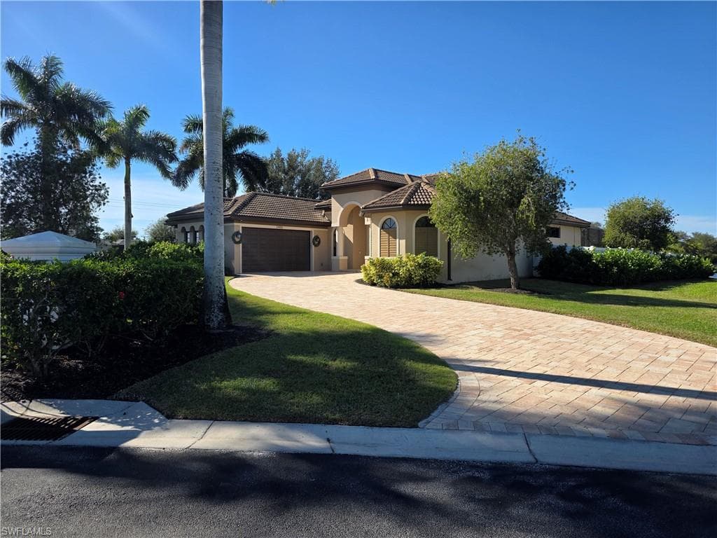 2406 Kismet Lakes LN, CAPE CORAL FL 33993-3