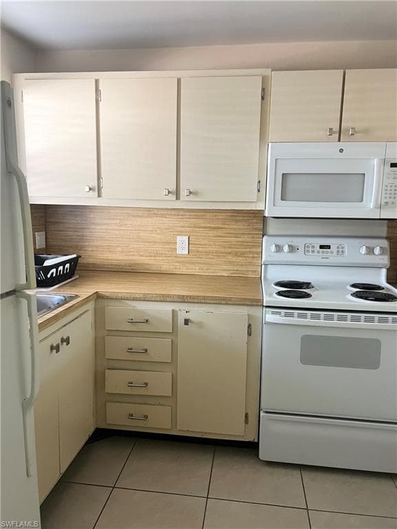 180 Turtle Lake CT # 106, NAPLES FL 34105-3