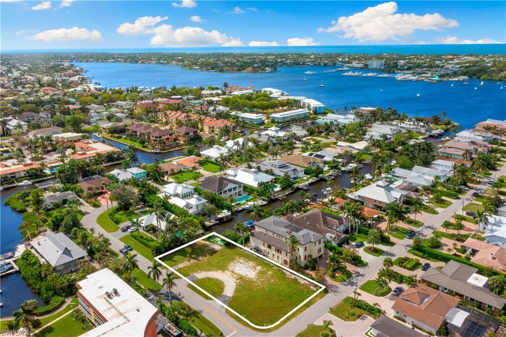 1585 Pelican AVE, NAPLES FL 34102-11