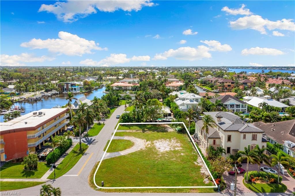 1585 Pelican AVE, NAPLES FL 34102-6