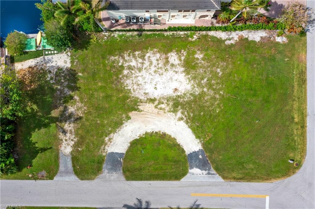 1585 Pelican AVE, NAPLES FL 34102-2