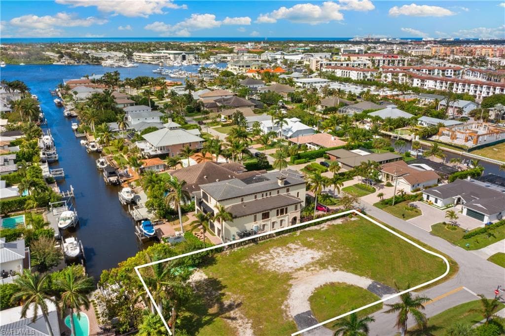 1585 Pelican AVE, NAPLES FL 34102-9