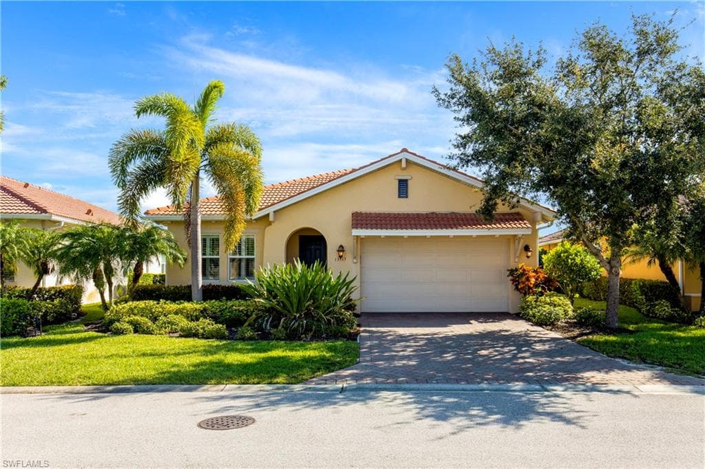 13515 Cambridge LN, NAPLES FL 34109-26