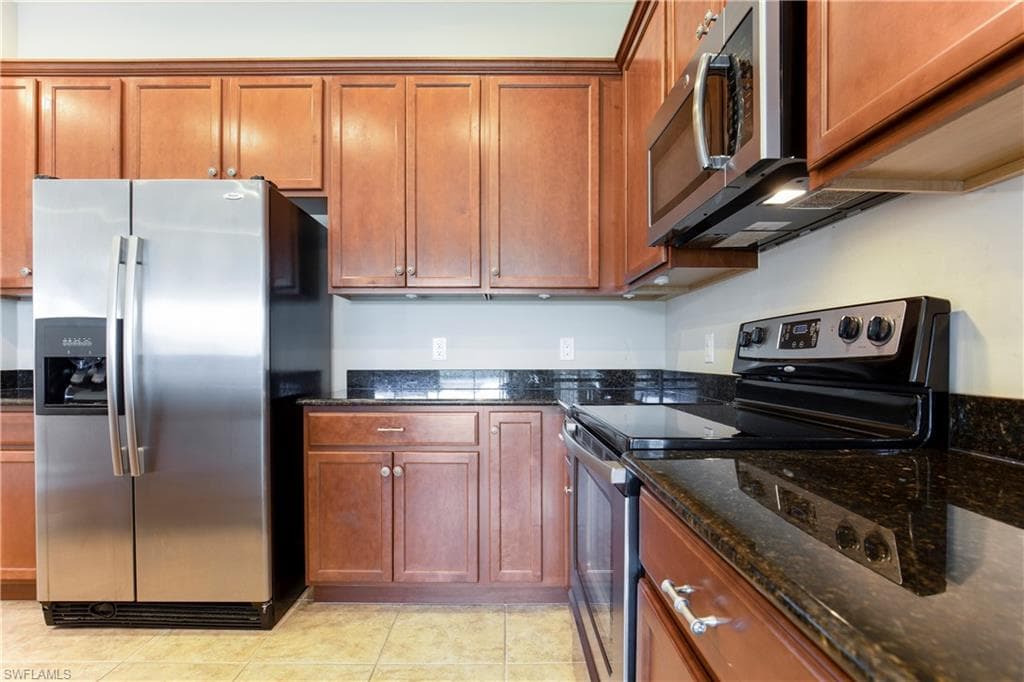 13515 Cambridge LN, NAPLES FL 34109-3