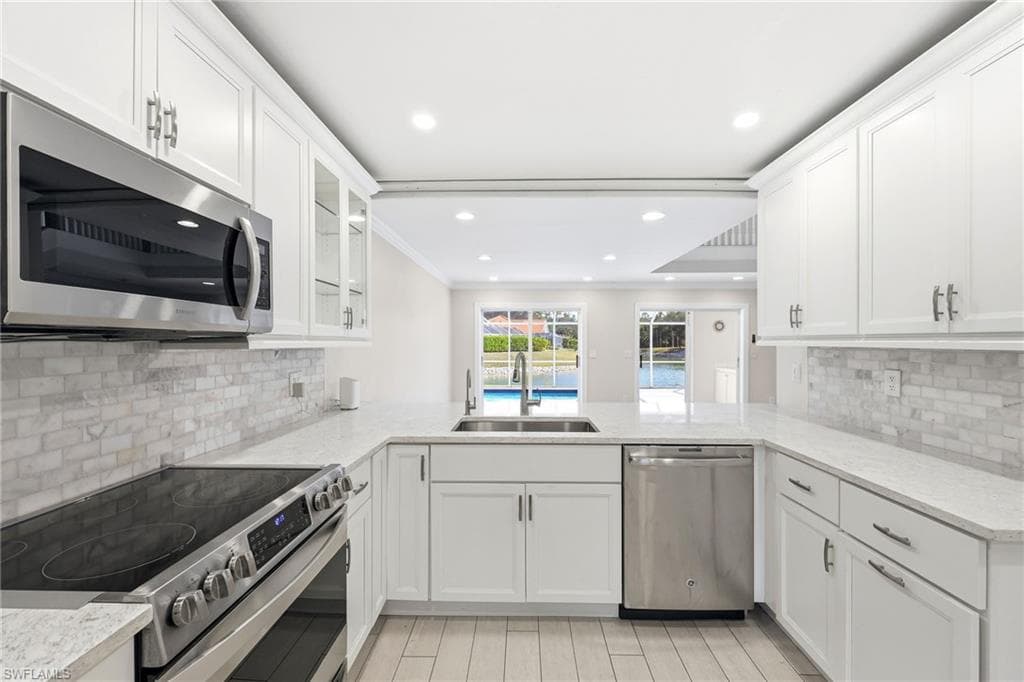 196 Sabal Lake DR, NAPLES FL 34104-9