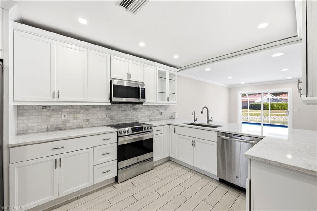 196 Sabal Lake DR, NAPLES FL 34104-10