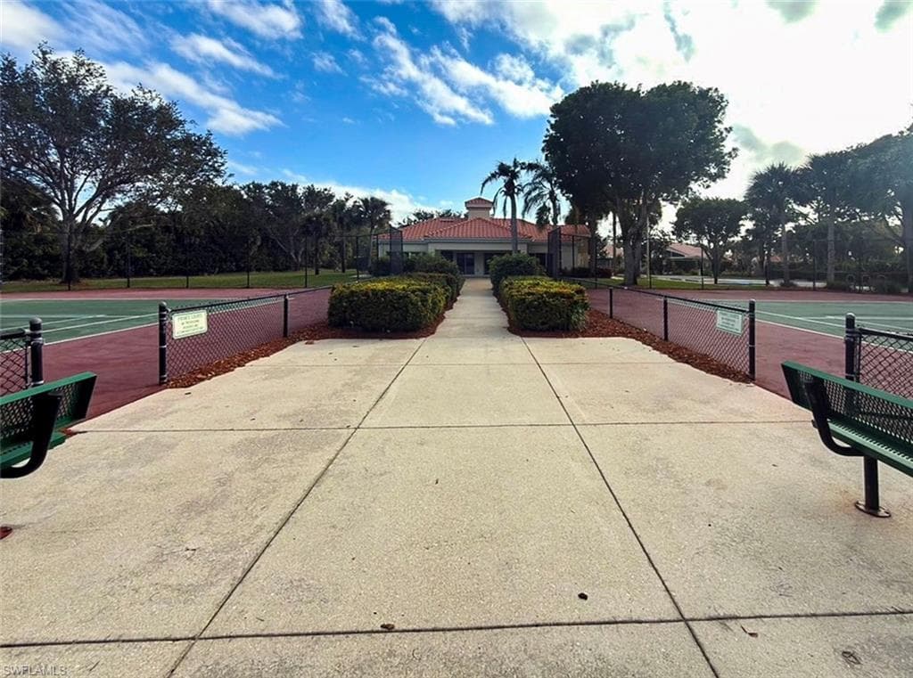 196 Sabal Lake DR, NAPLES FL 34104-39