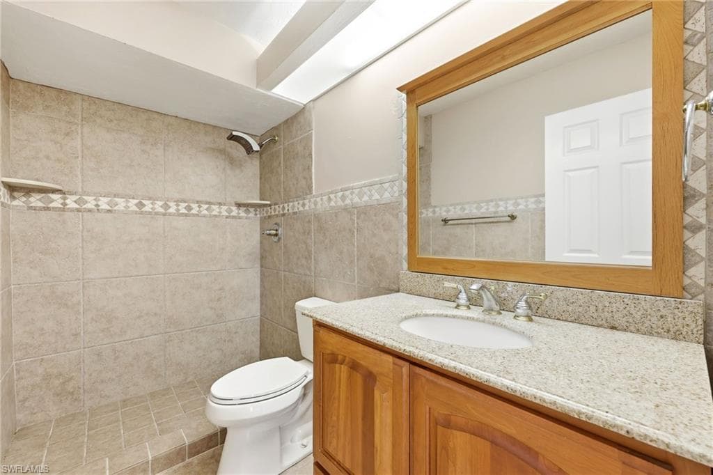 196 Sabal Lake DR, NAPLES FL 34104-30