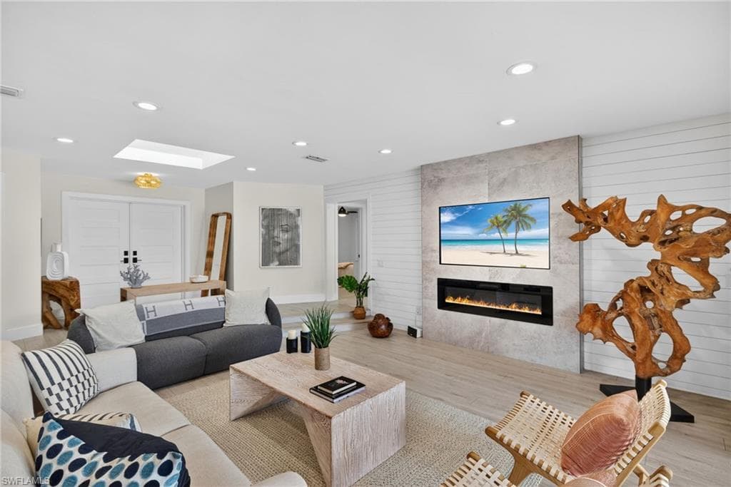 2341 MAYFIELD CT # 8, NAPLES FL 34105-7