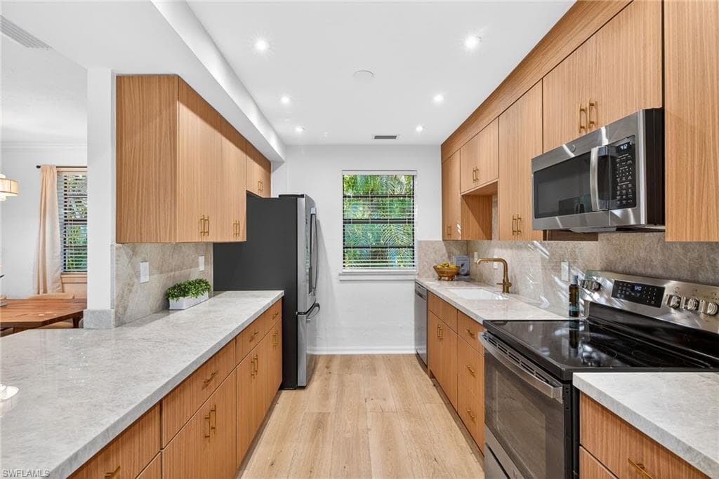 1275 8TH AVE N, NAPLES FL 34102-11