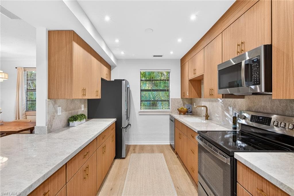 1275 8TH AVE N, NAPLES FL 34102-10