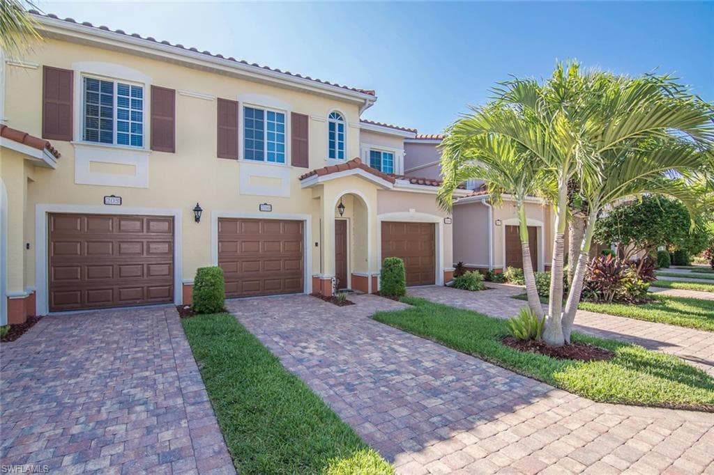 20230 Estero Gardens CIR 206-6