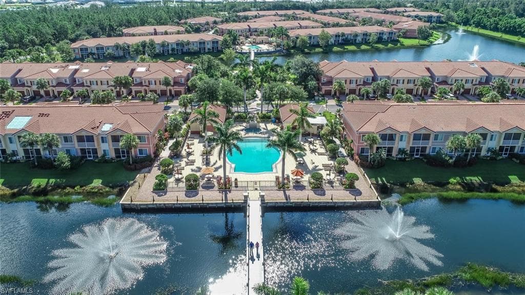 20230 Estero Gardens CIR 206-18