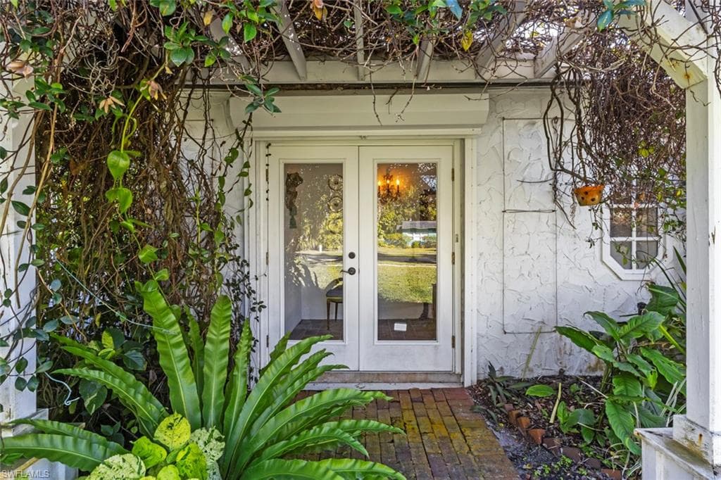 1348 Alcazar AVE, FORT MYERS FL 33901-2