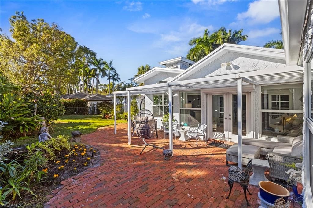 1348 Alcazar AVE, FORT MYERS FL 33901-27