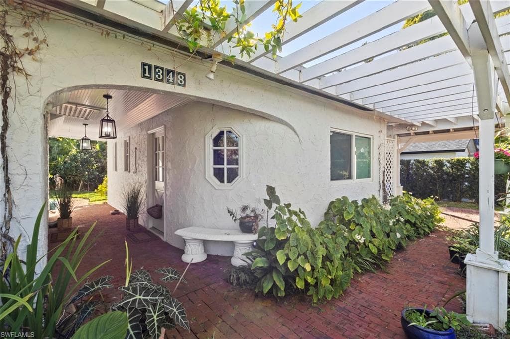 1348 Alcazar AVE, FORT MYERS FL 33901-24