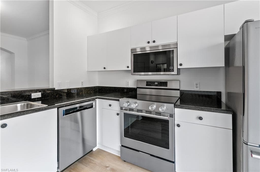 3281 Lindsey LN # 55, NAPLES FL 34109-1