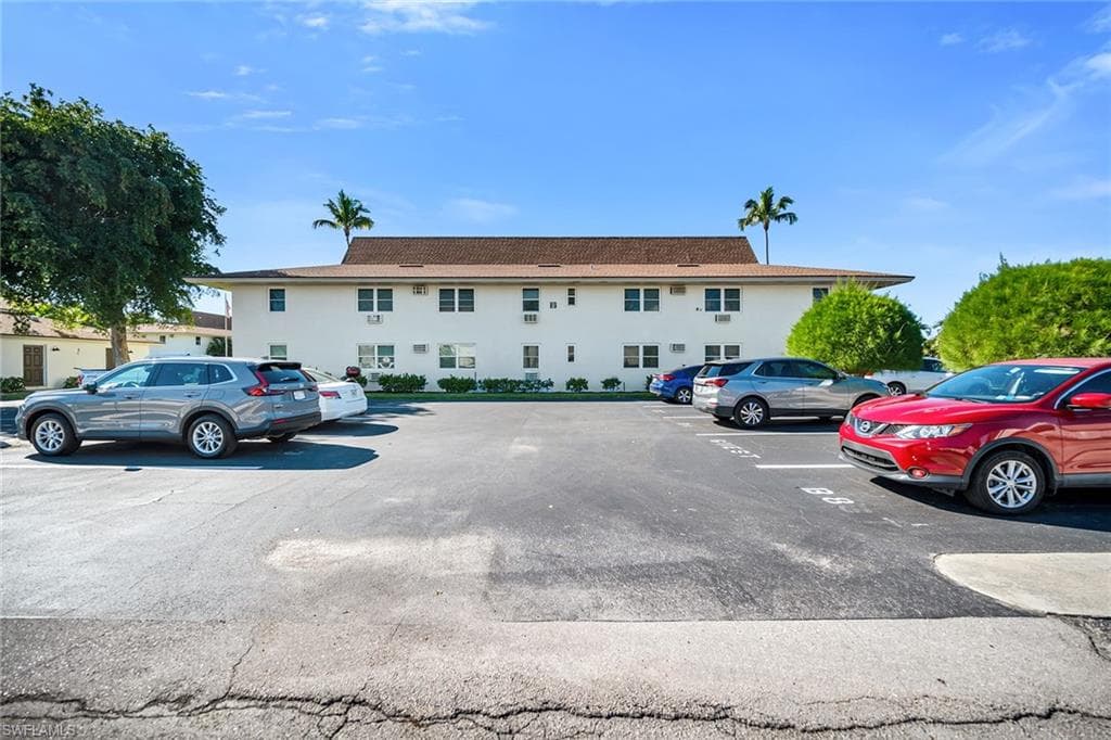 235 Seaview CT # B2, MARCO ISLAND FL 34145-22