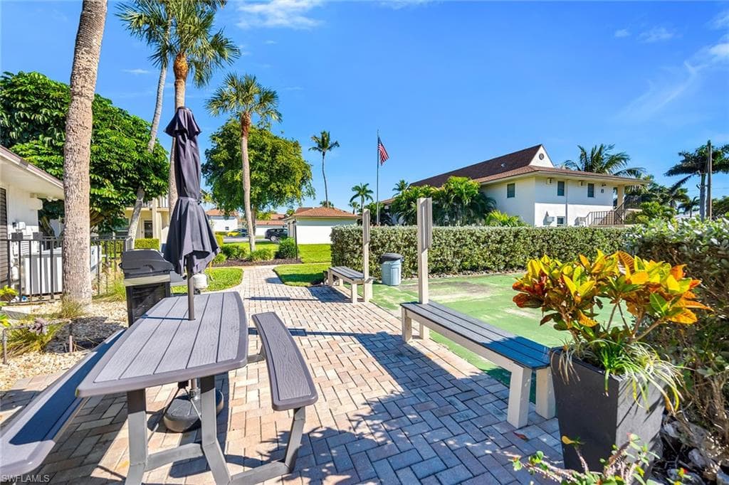 235 Seaview CT # B2, MARCO ISLAND FL 34145-26