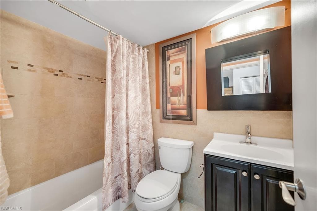 235 Seaview CT # B2, MARCO ISLAND FL 34145-16